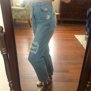 American Eagle Curvy ripped mom jeans size 6